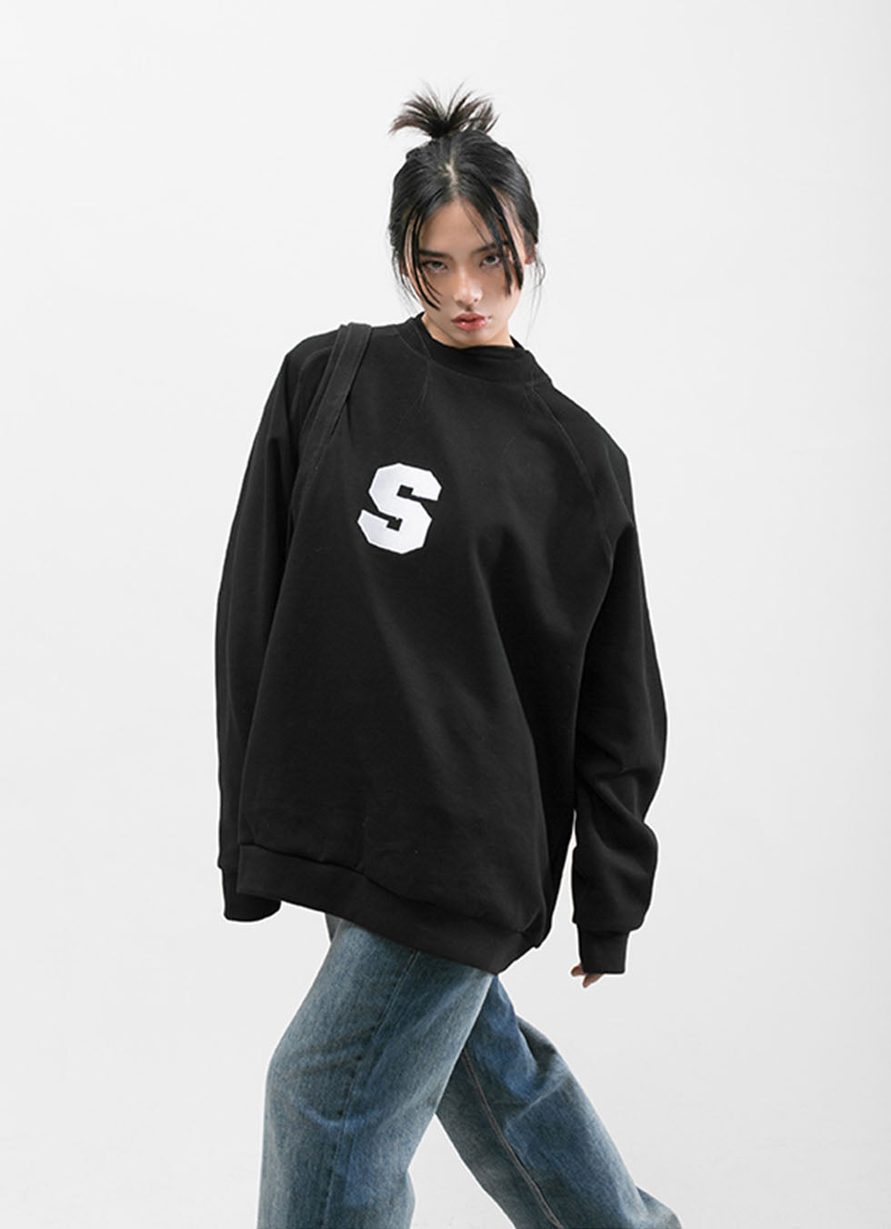 Round neck embroidered sweatshirt P694