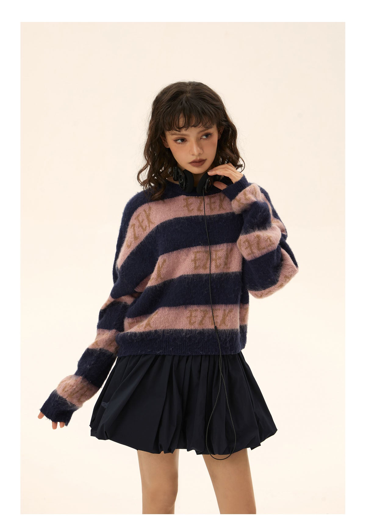 Retro border logo knit P407