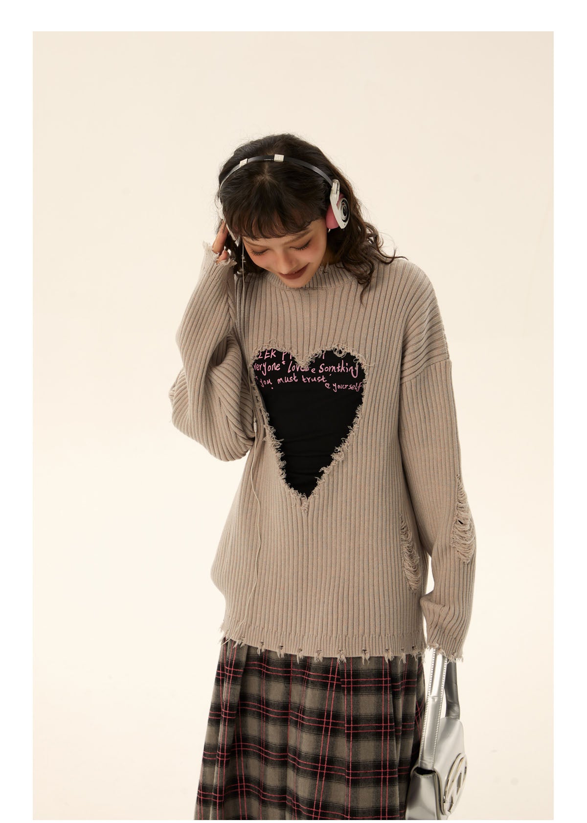 Loose fit heart logo damaged knit P428