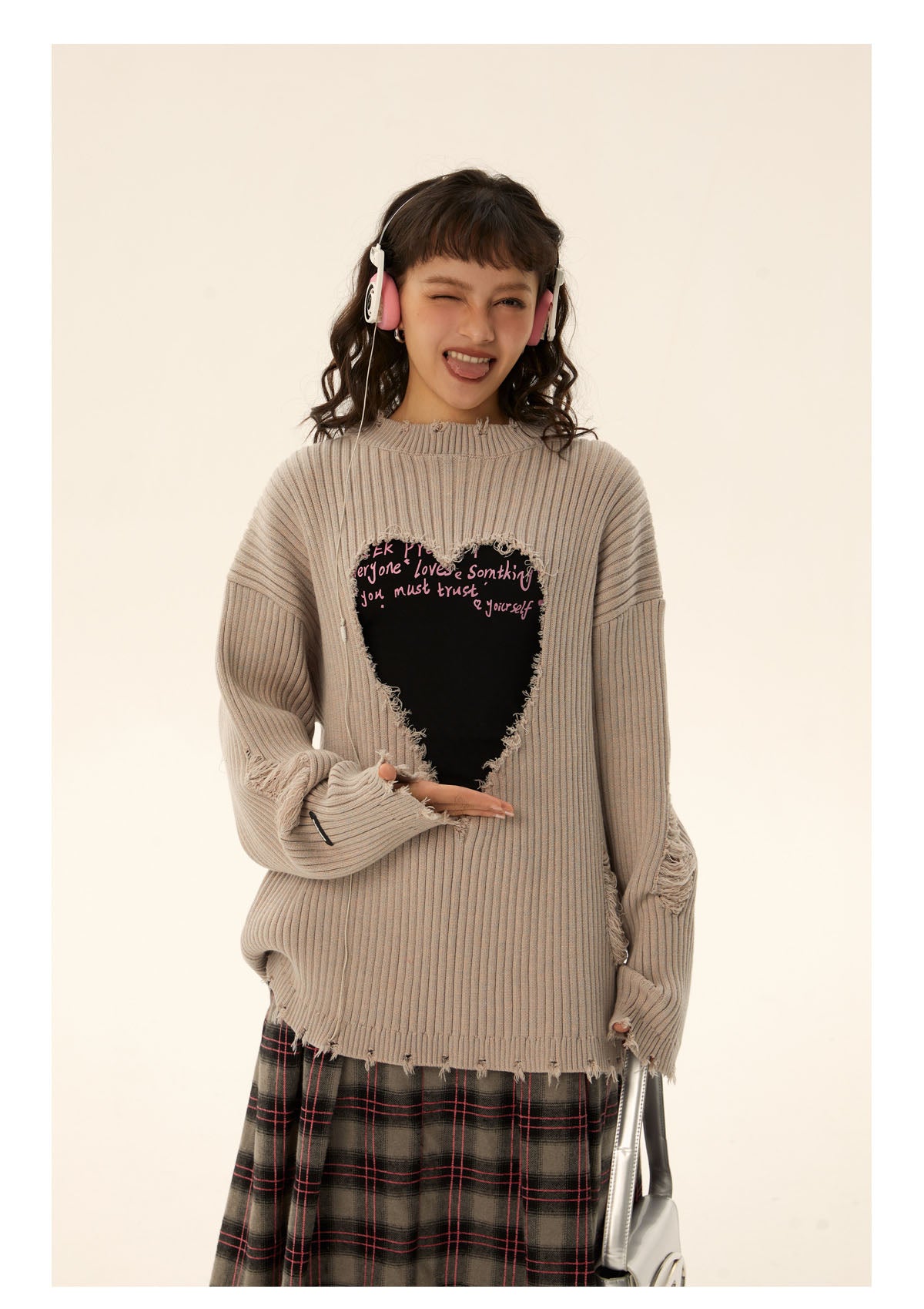 Loose fit heart logo damaged knit P428