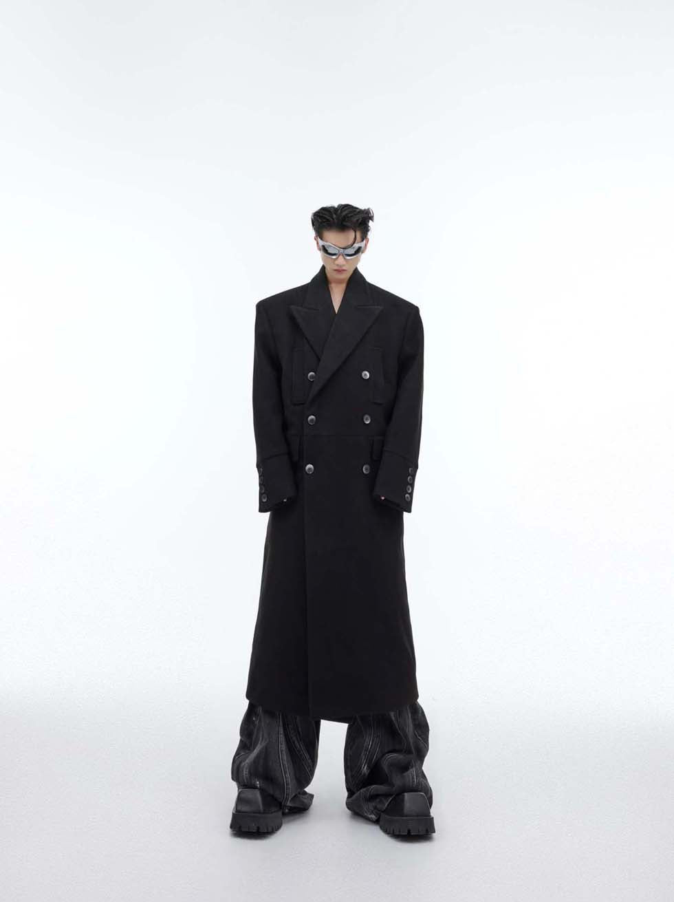 Shoulder padded wool long coat P986