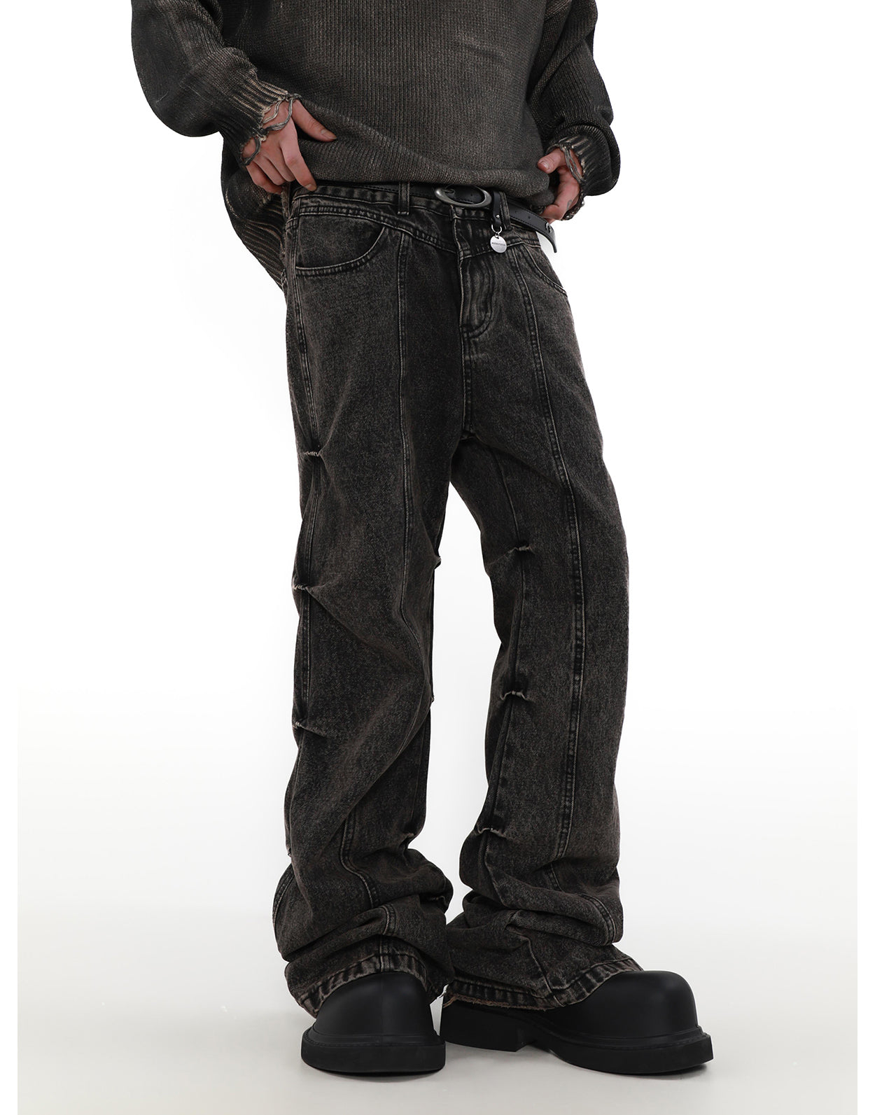 Distressed washed pleated design jeans P878