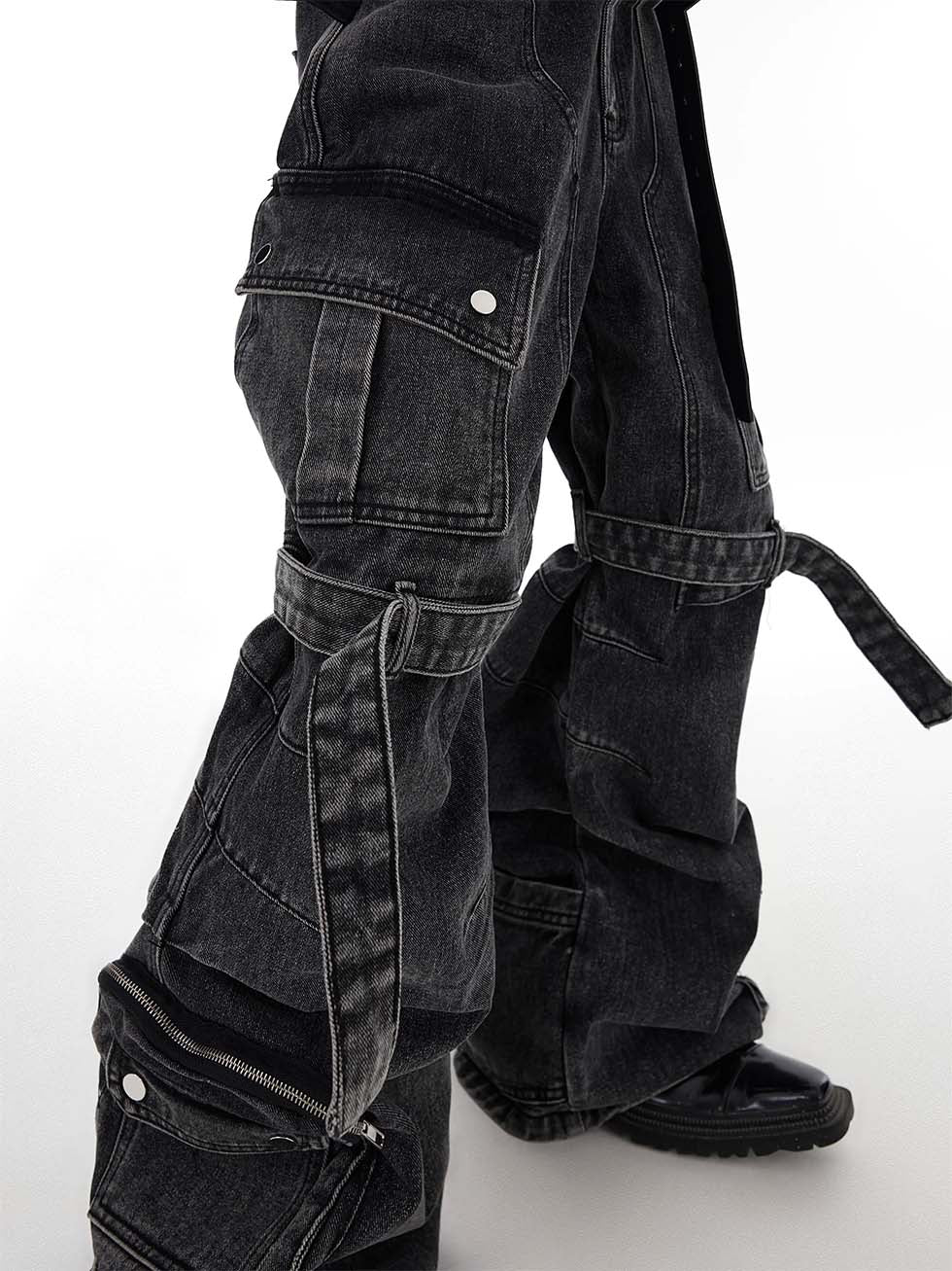 Washed deconstructed multi-pocket jeans P1079