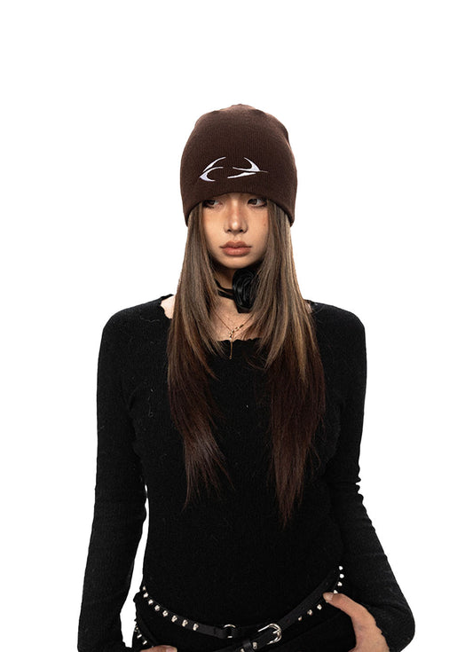 Embroidered knit hat P733