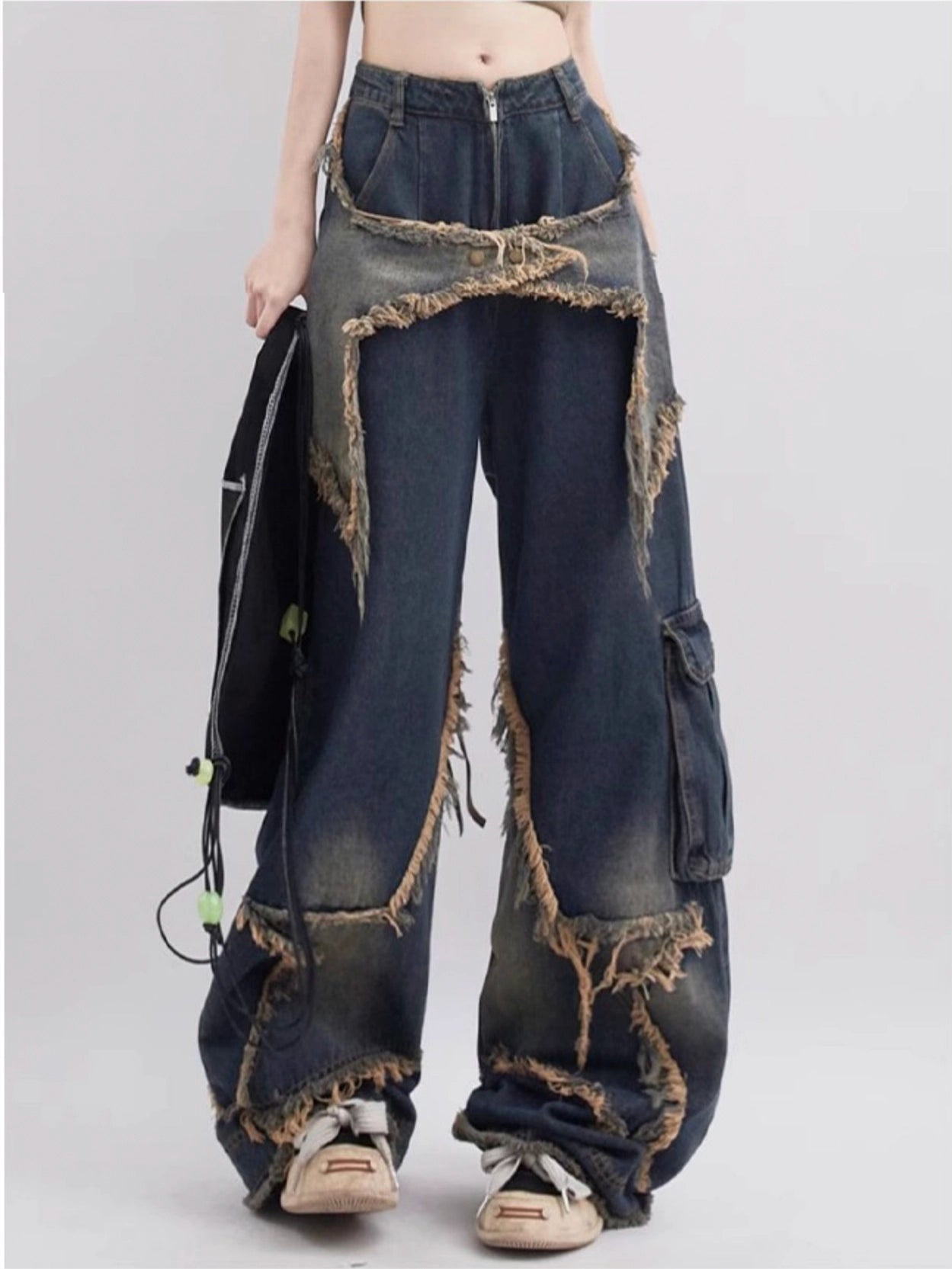 Star patch embroidered distressed jeans P928