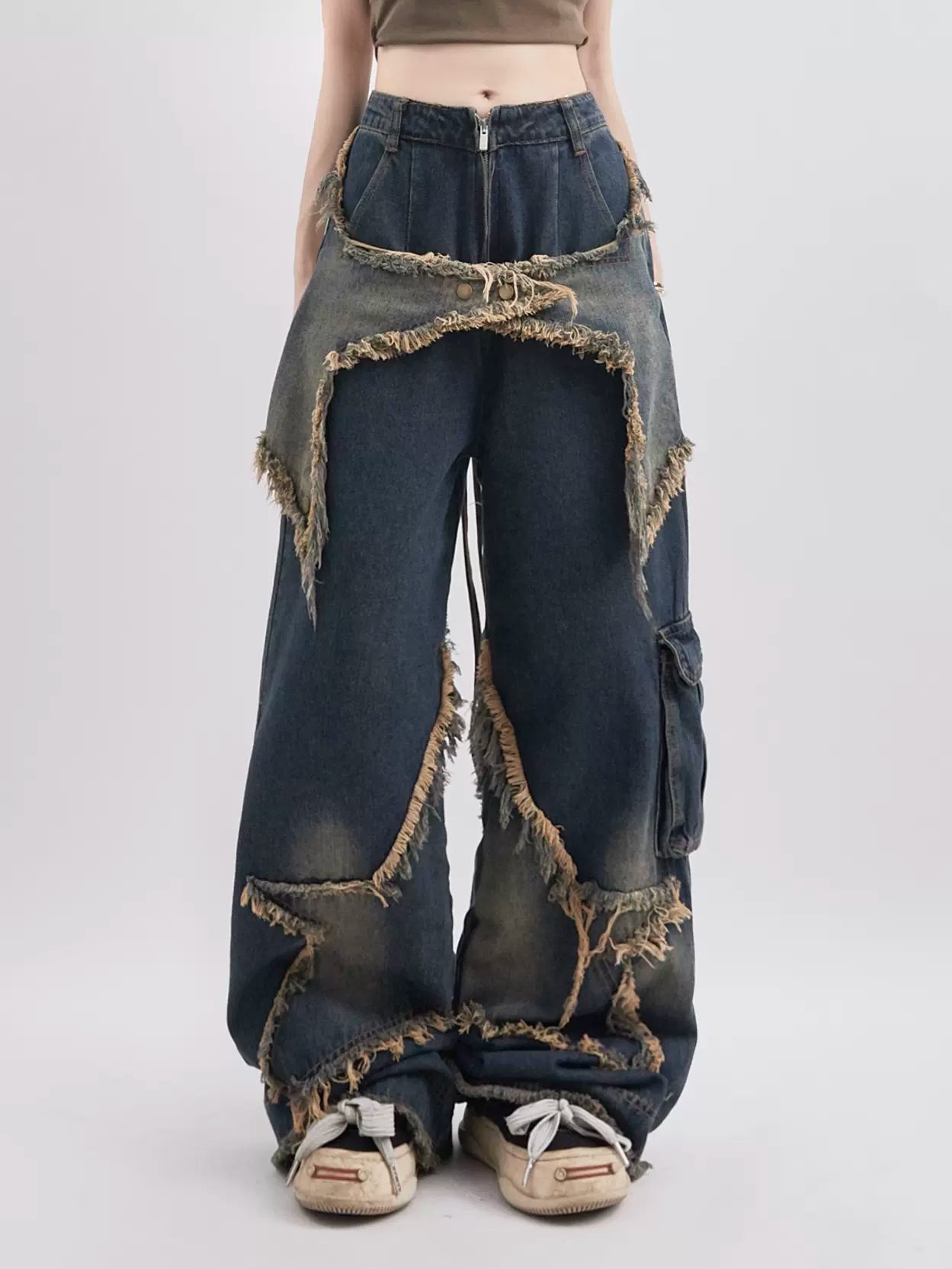 Star patch embroidered distressed jeans P928