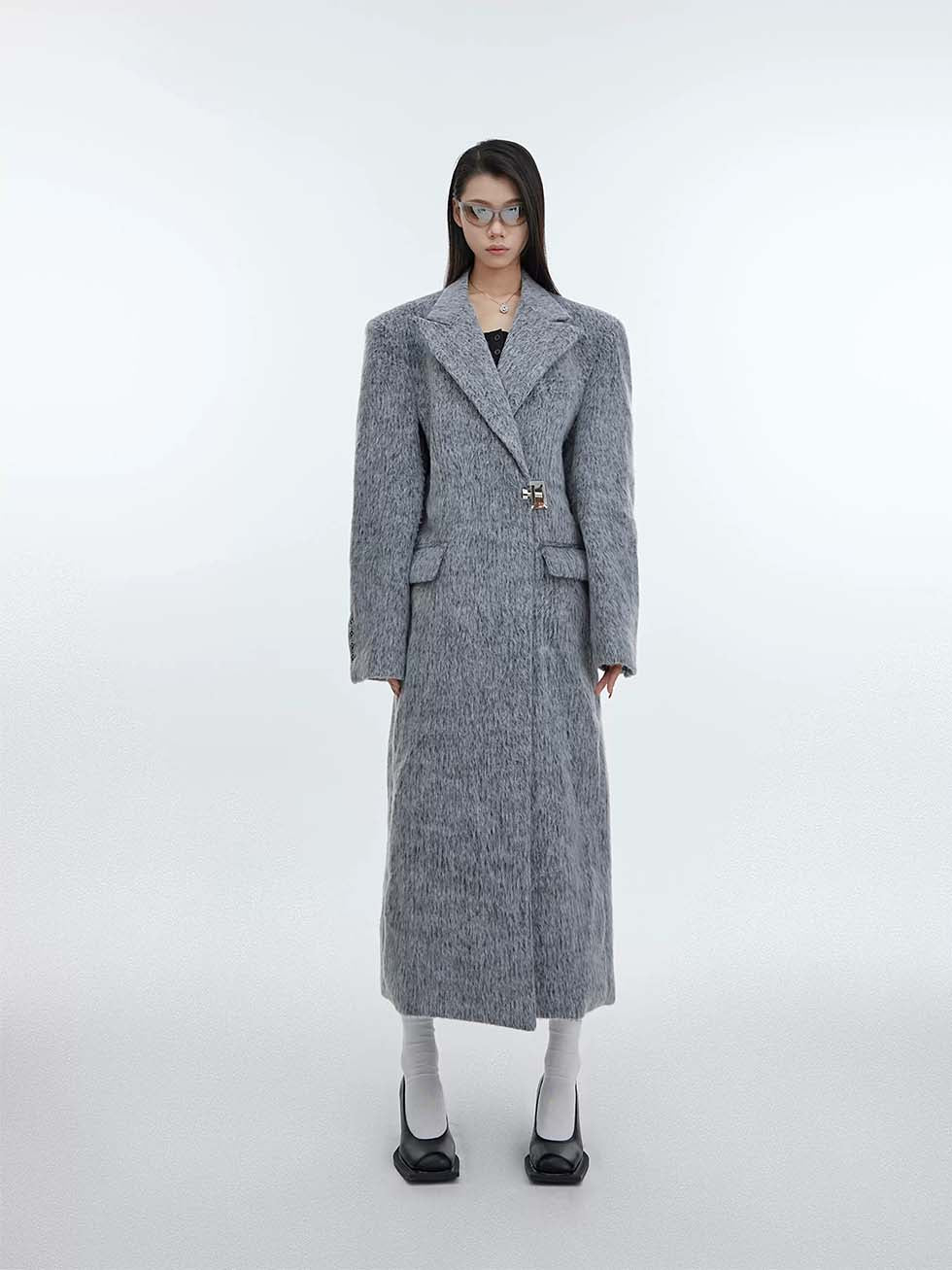 Shoulder padded wool long coat P1064