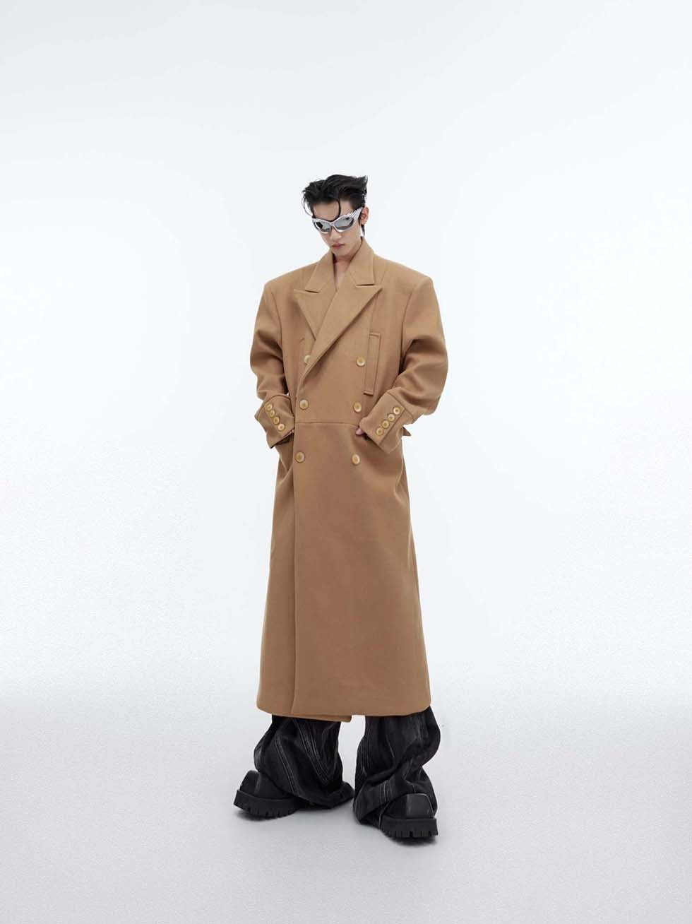 Shoulder padded wool long coat P986