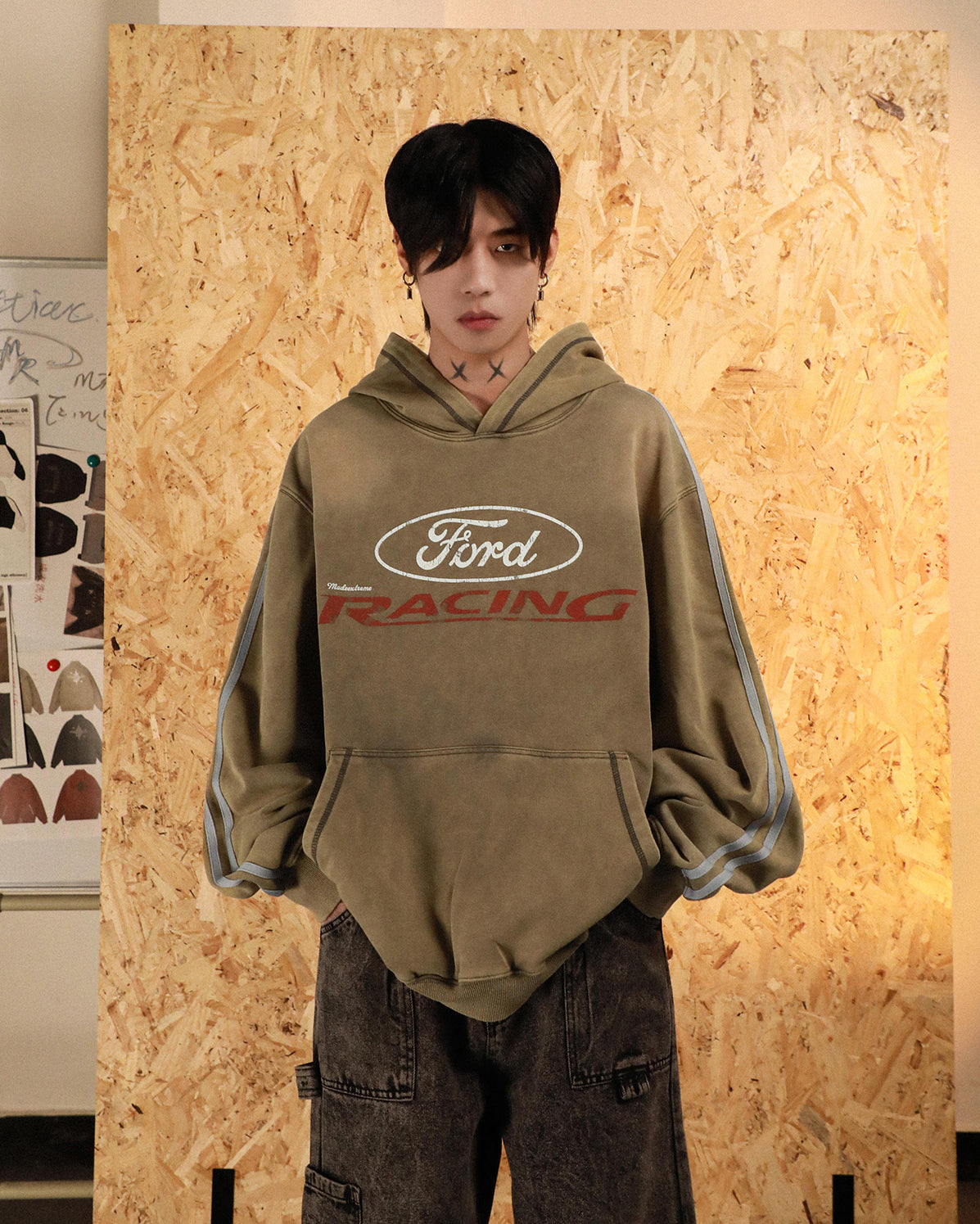 Distressed Wash Hooded Sweatshirt P887