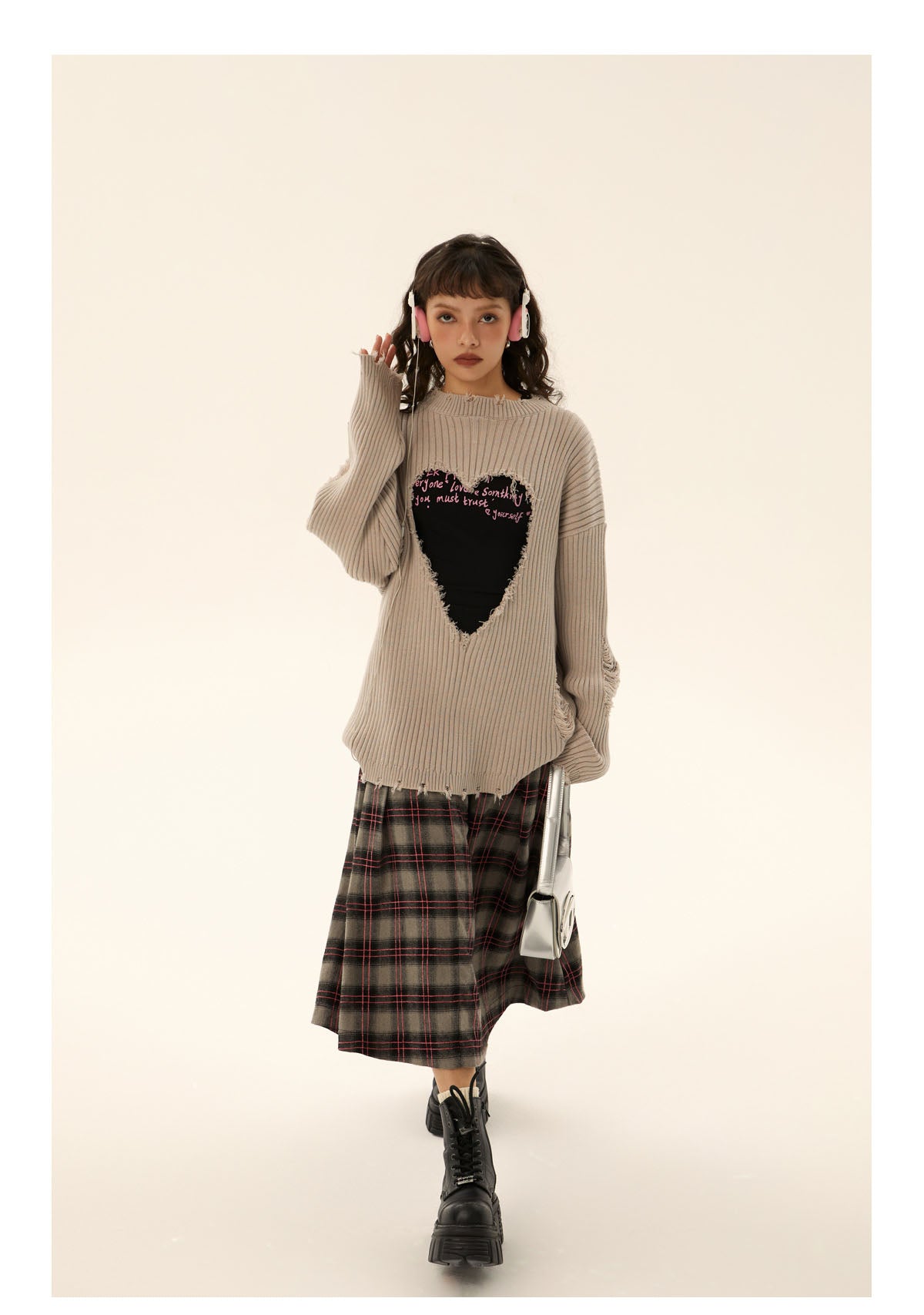 Loose fit heart logo damaged knit P428