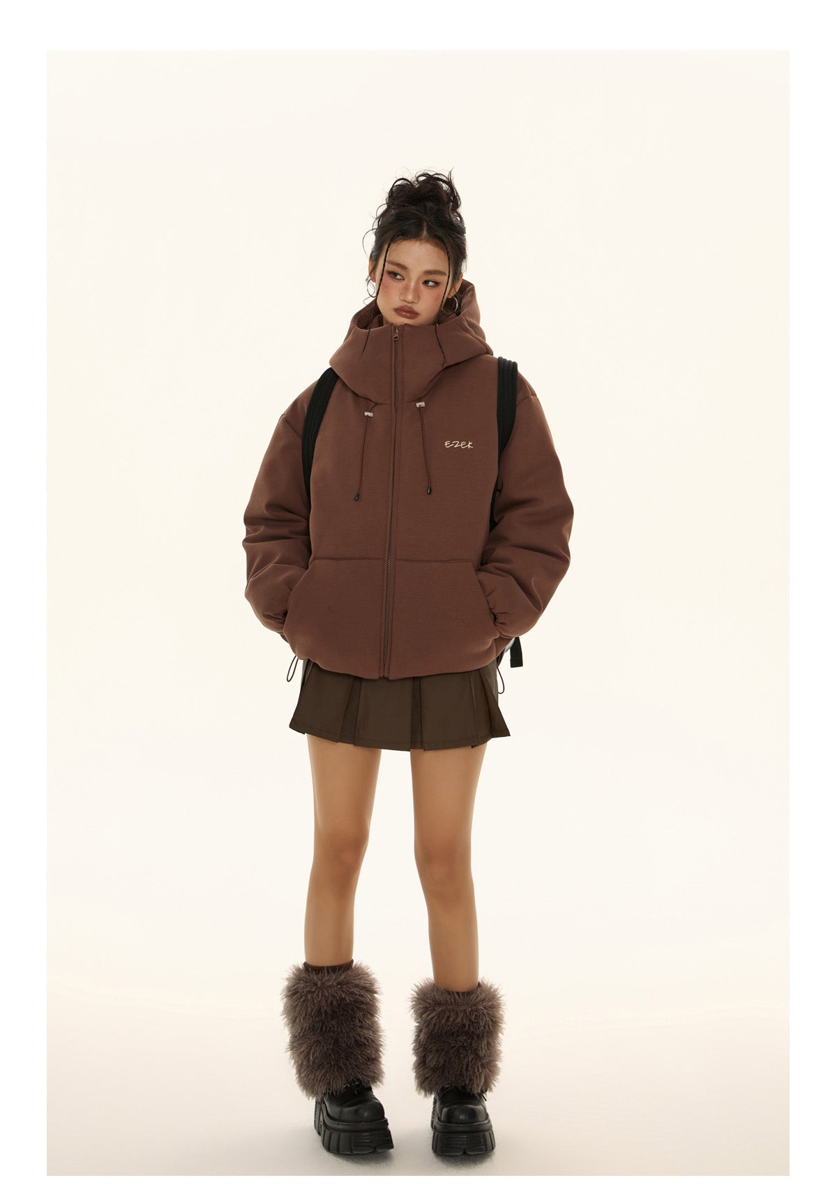 Casual logo short length down jacket P554