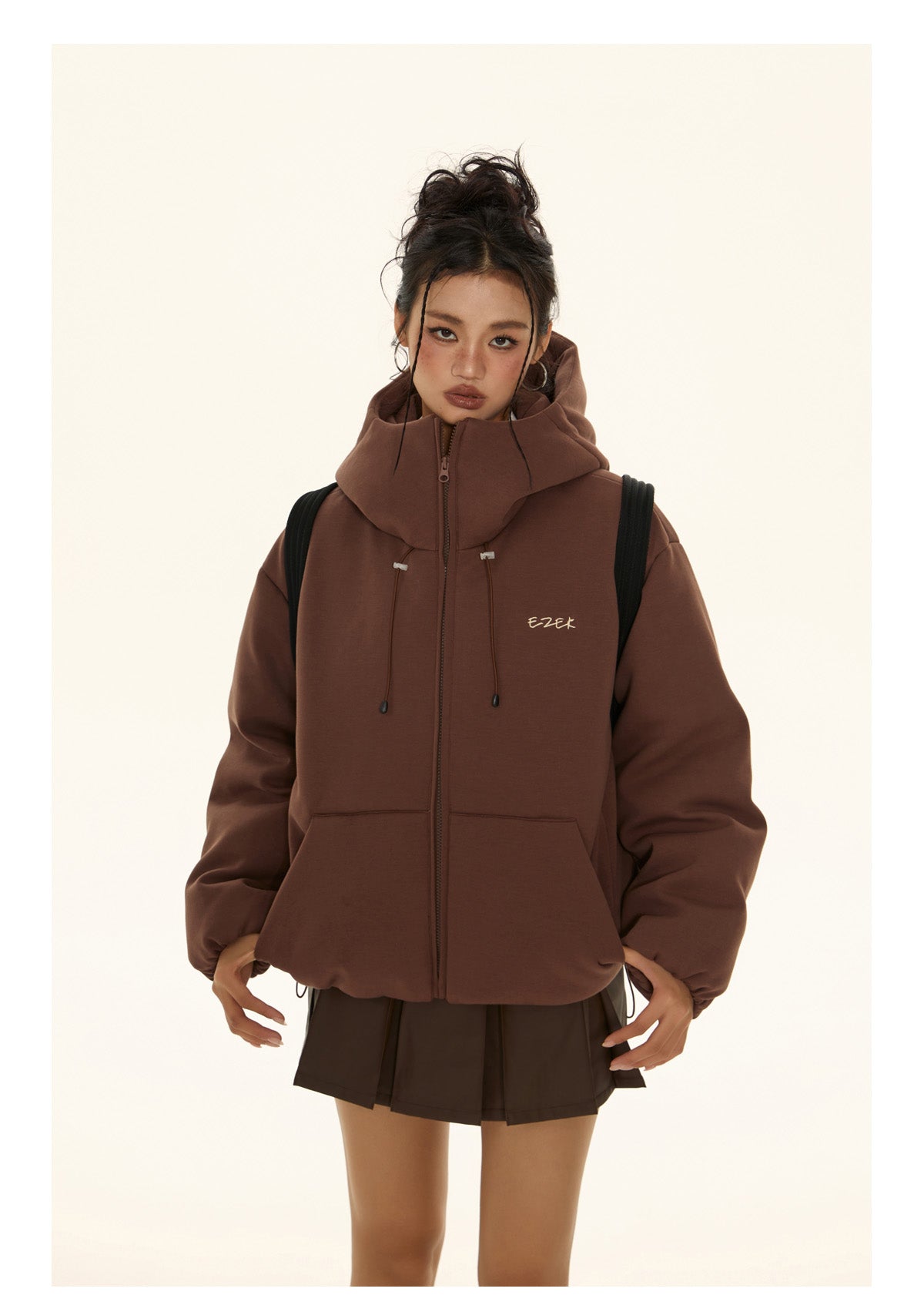 Casual logo short length down jacket P554