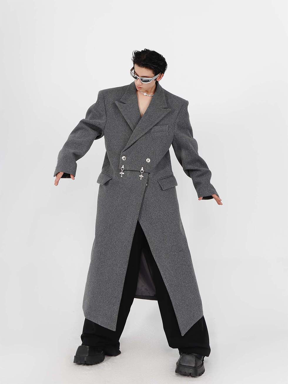 Wool long coat with shoulder pads P1001