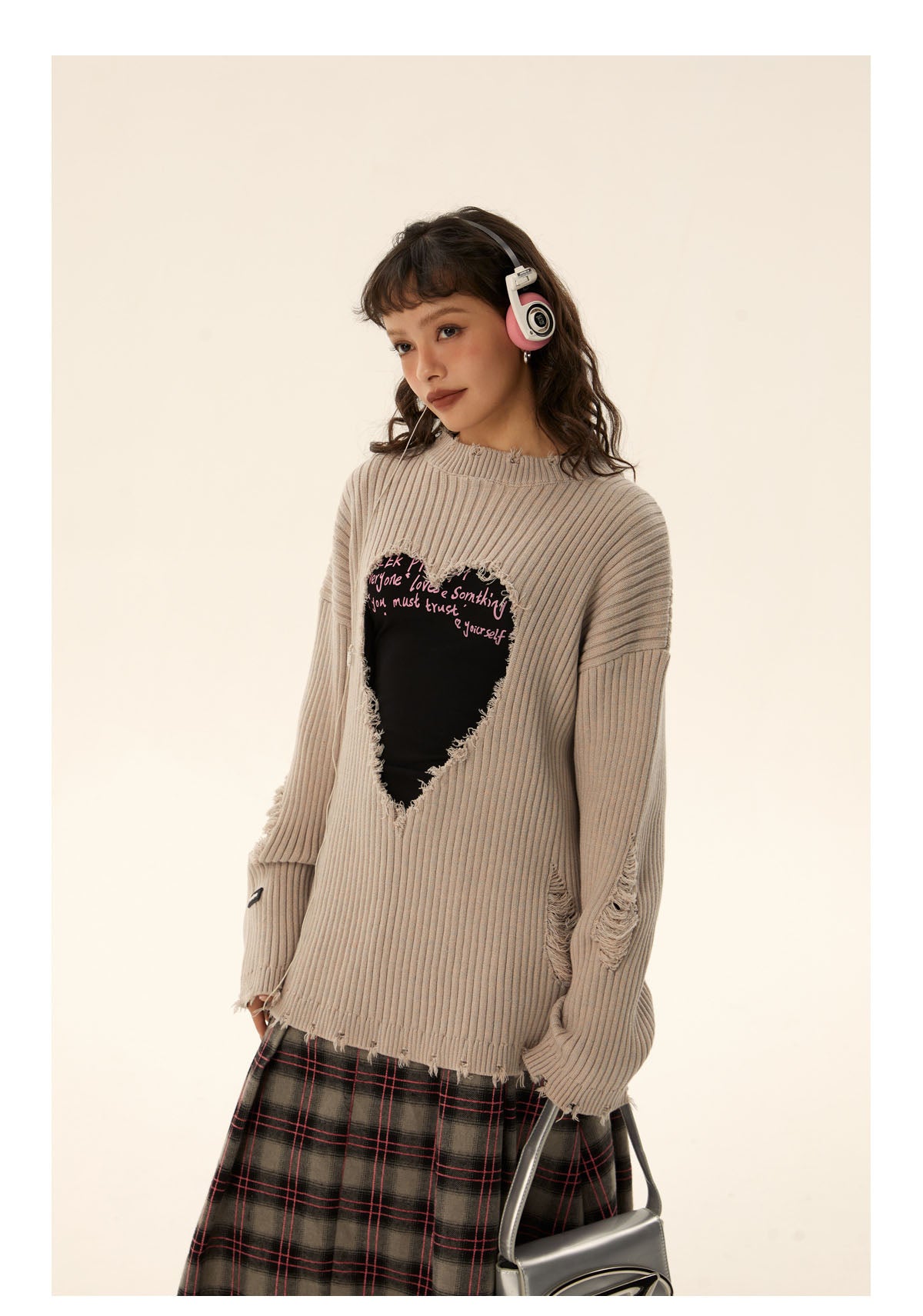 Loose fit heart logo damaged knit P428