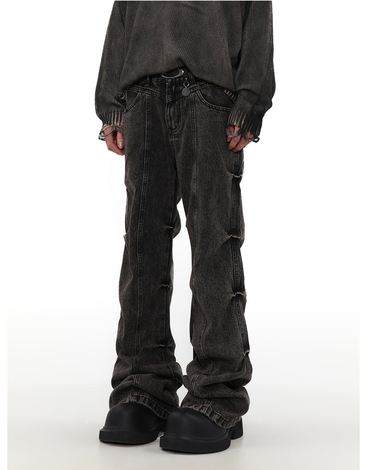 Distressed washed pleated design jeans P878