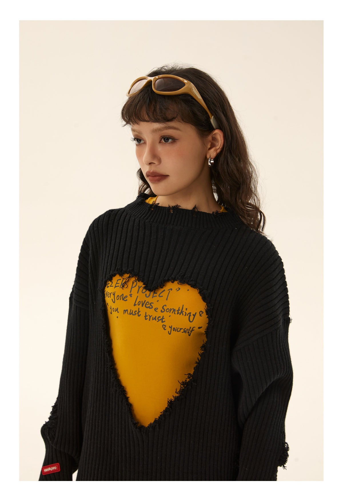 Loose fit heart logo damaged knit P428