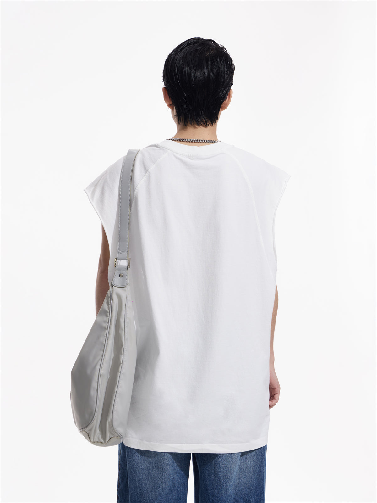 Sleeveless T-shirt P077