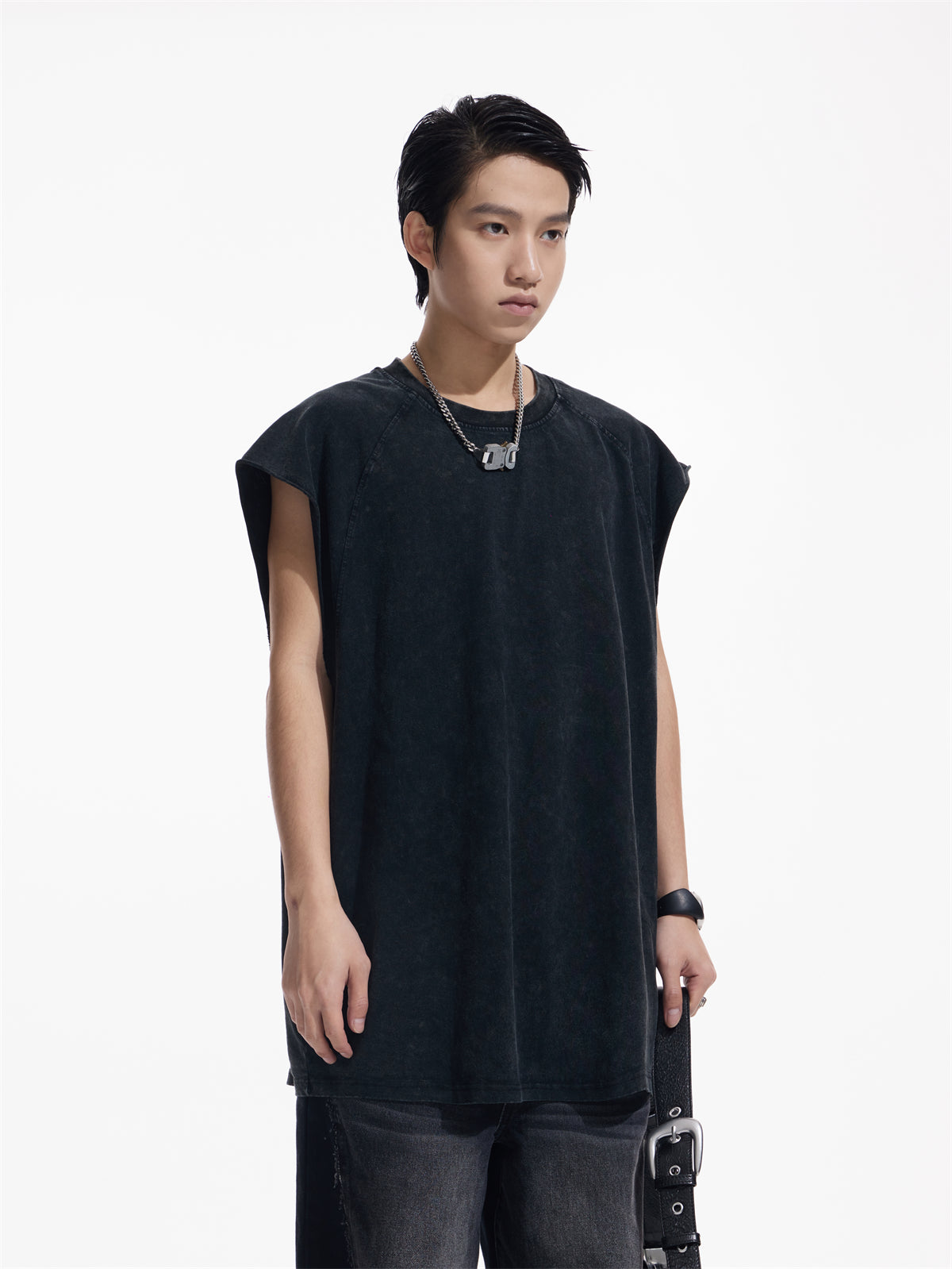 Sleeveless T-shirt P077