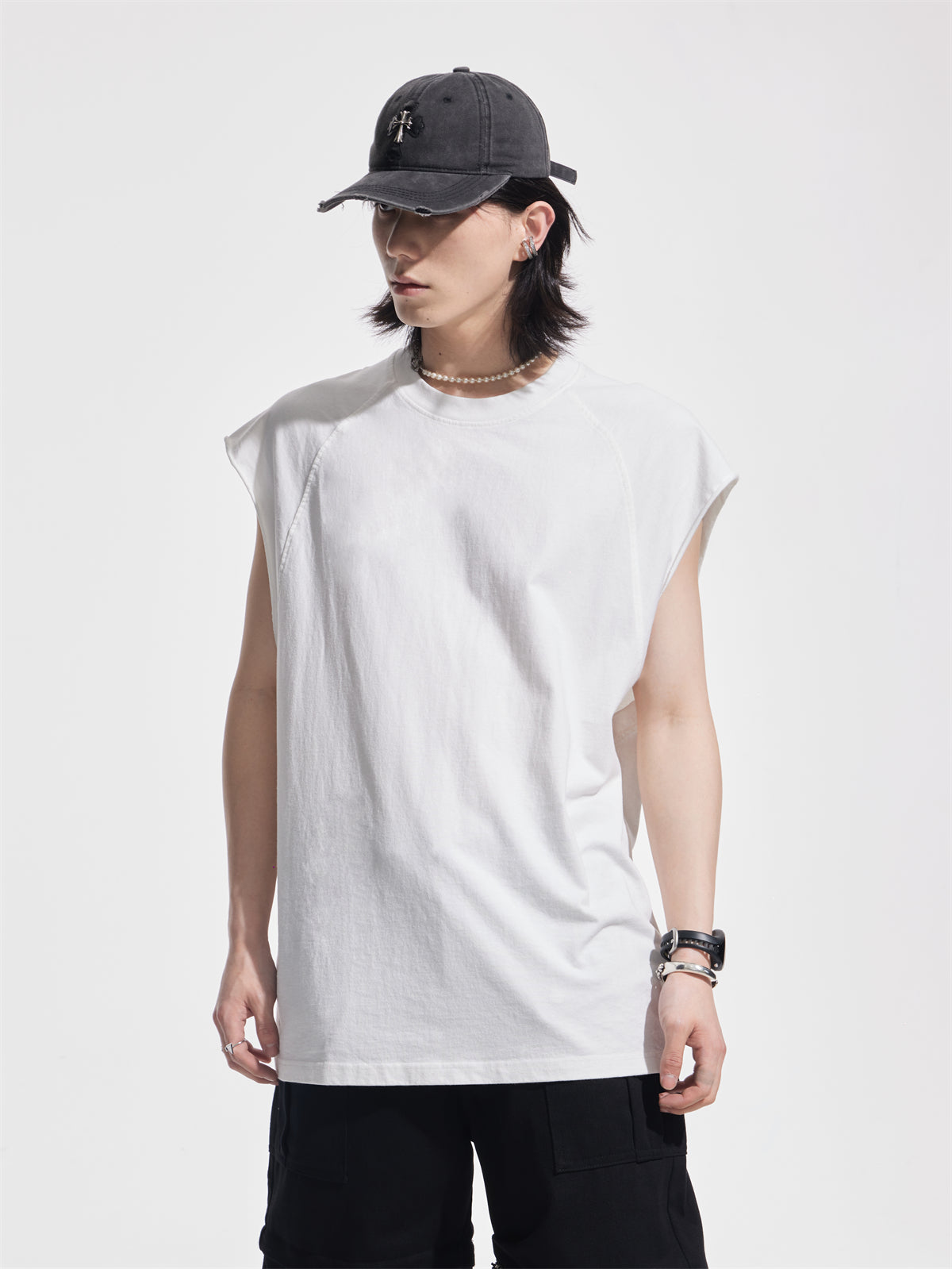 Sleeveless T-shirt P077