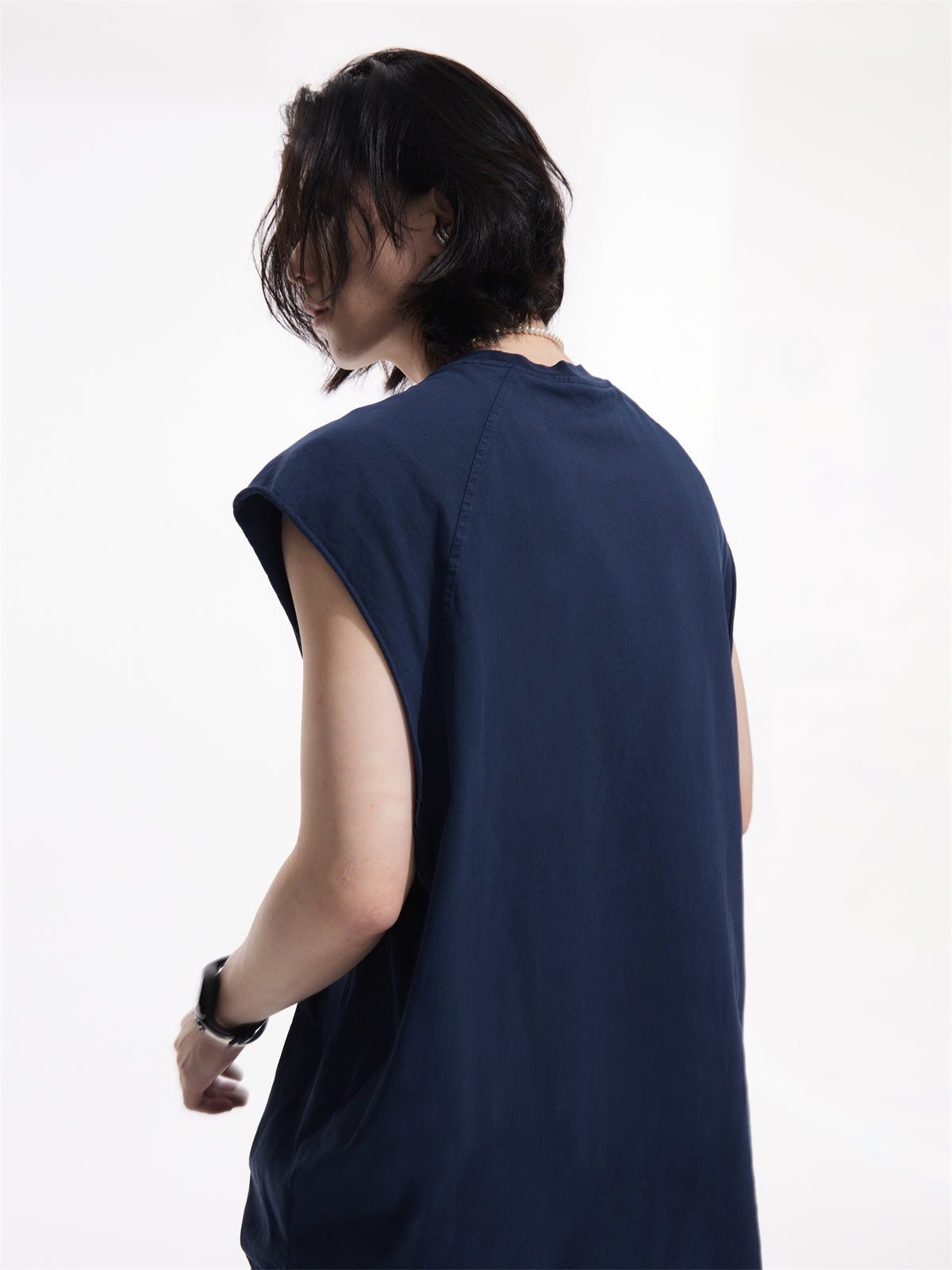 Sleeveless T-shirt P077